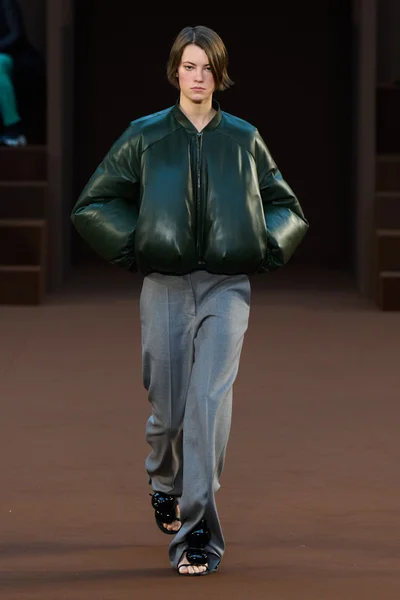 Look 19